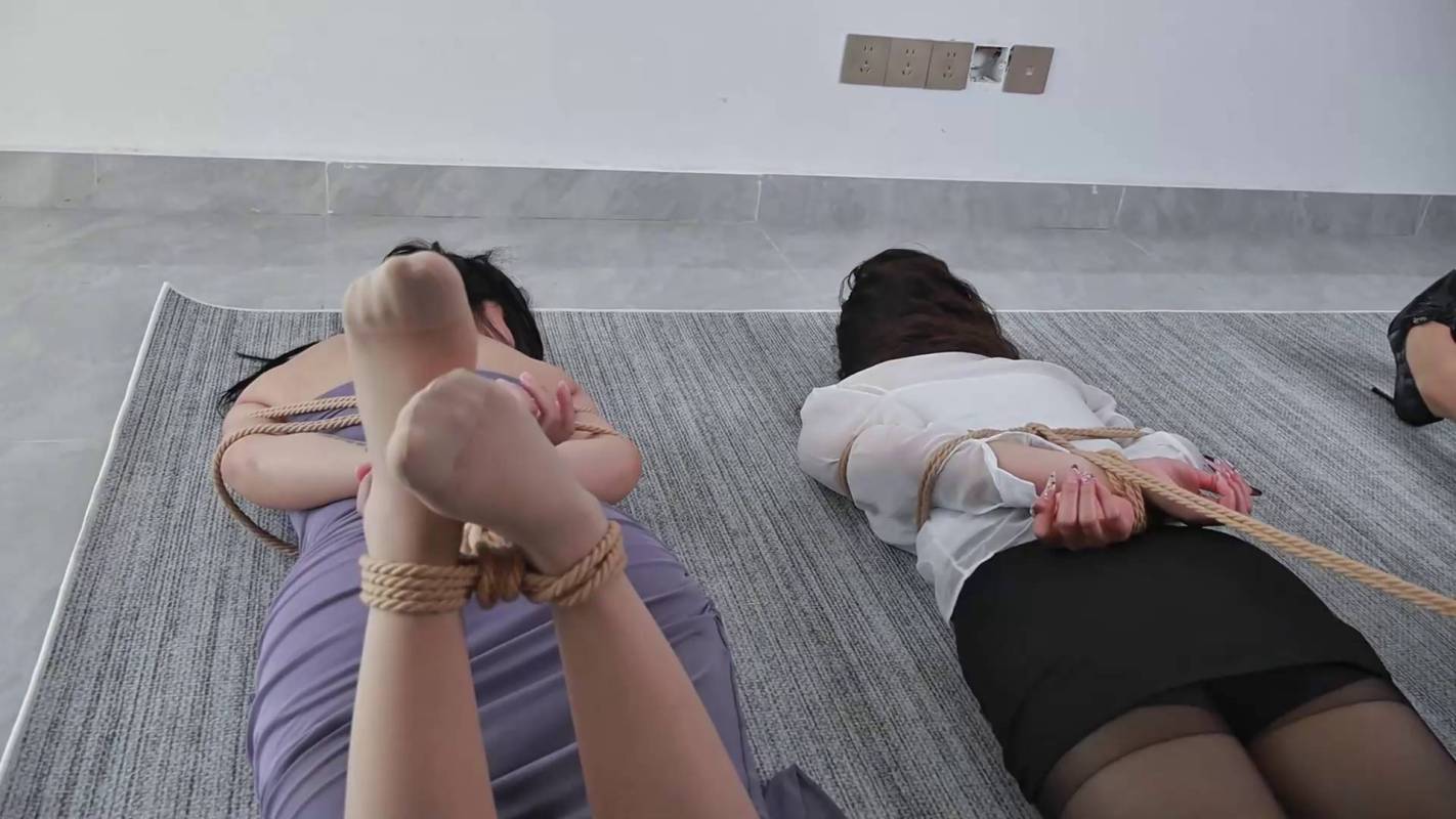 逍遥驷马放置之花与寻工地遇险（3）小柔晕si状太被拖进房间！