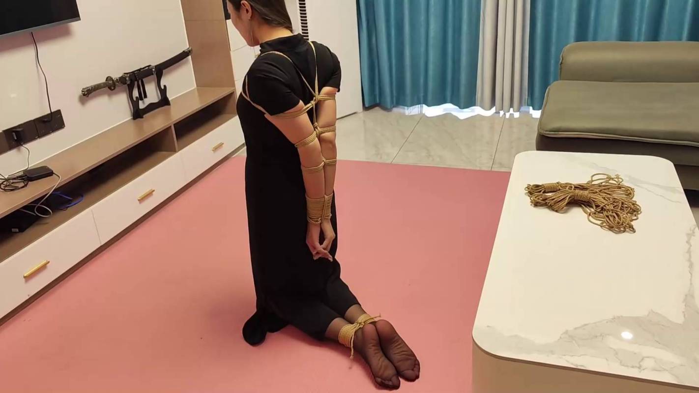 李大侠绳艺定制之佳佳紧缚训练一!这部作品可以在线看!