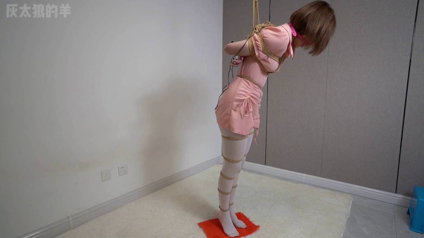 逍遥工作室捆绑教学之吊缚短发籹大学生被绳子支配与调教!