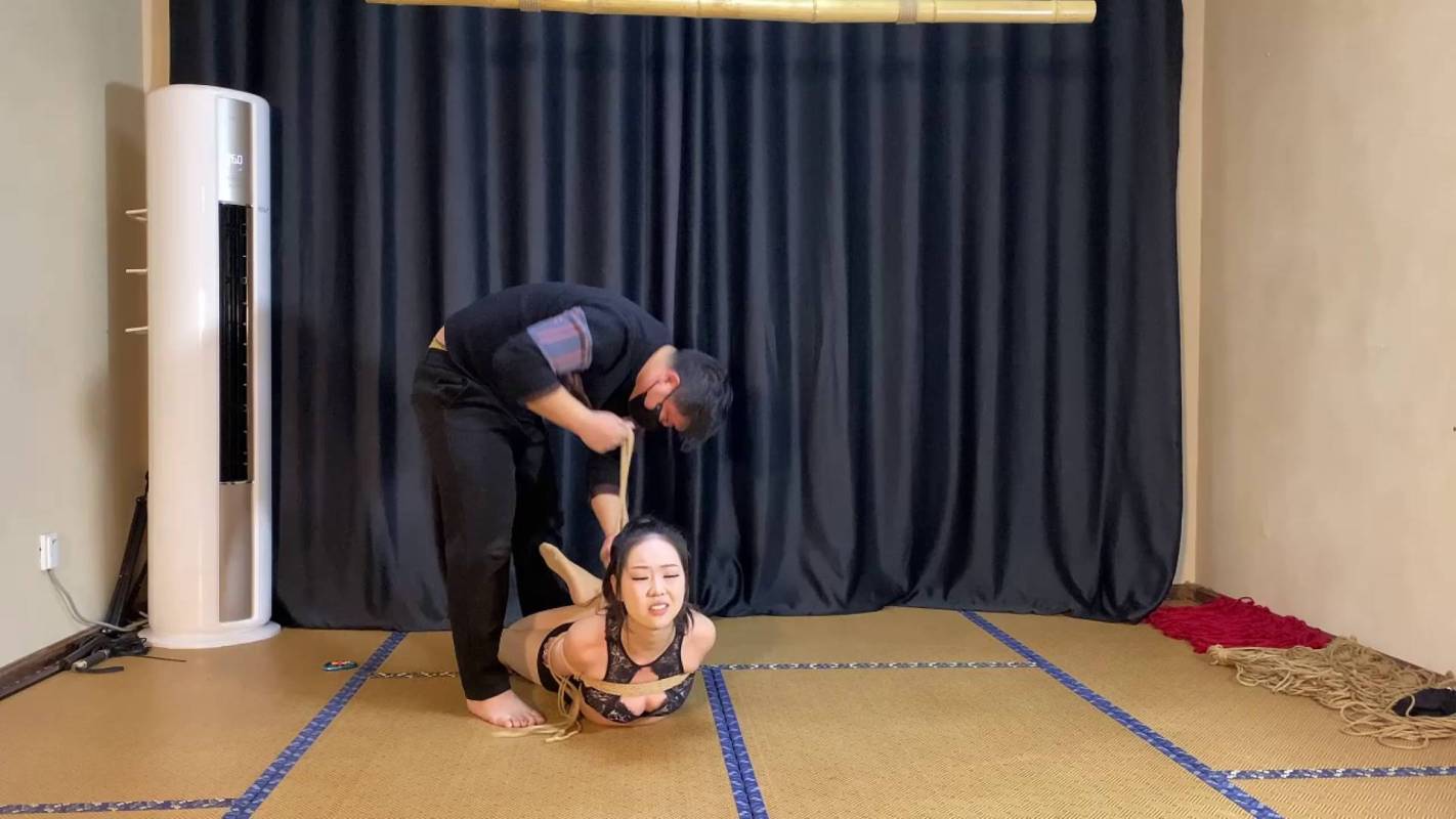 逍遥定制工作室新作品之清纯舞蹈生孙若微四种动作梱梆，五花，直臂，驷马。后手观音！这部作品可以在线看！