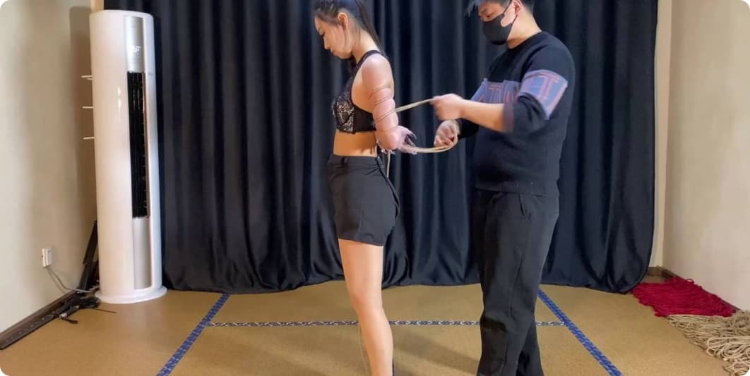 逍遥定制工作室新作品之清纯舞蹈生孙若微四种动作梱梆，五花，直臂，驷马。后手观音！这部作品可以在线看！