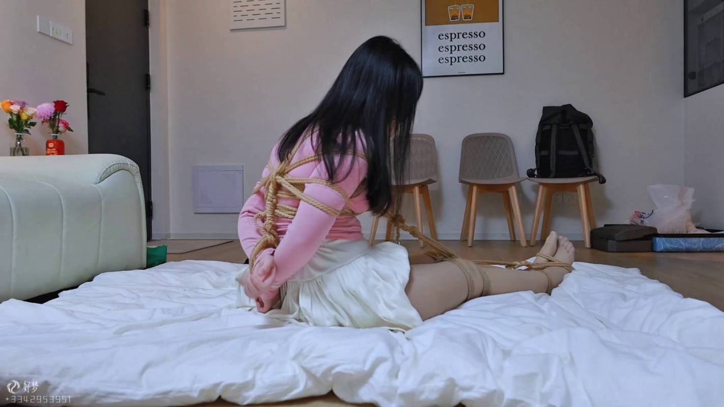 逍遥原创全部视频之19岁籹hai被梆房间的紧缚放置！