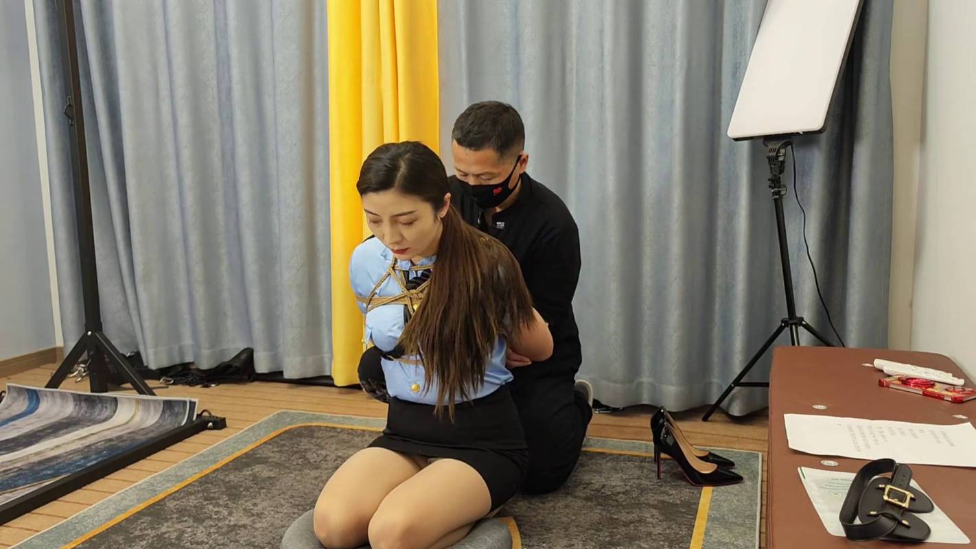 逍遥原创在线看之客户现场体验月拍制服日式梱梆!