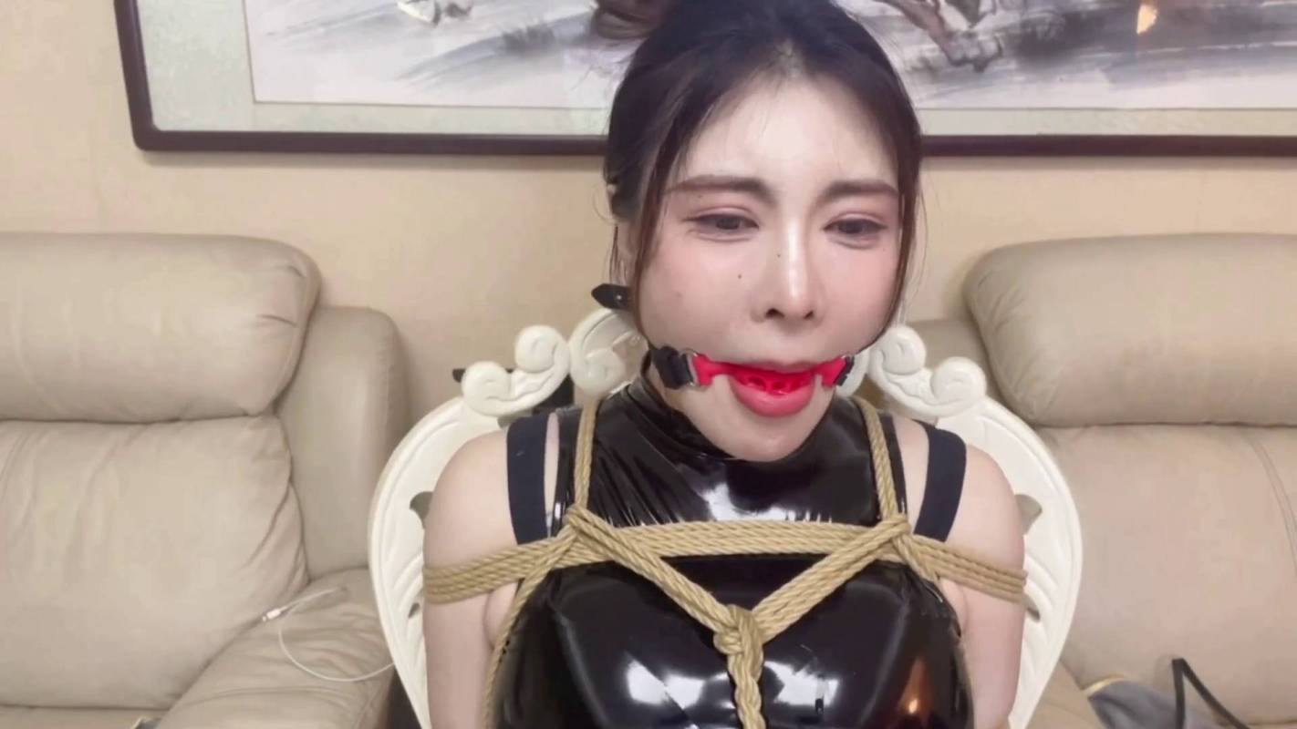 贝特绳艺捆绑之安慈高叉皮依黑咝梱梆放置口球流口水！