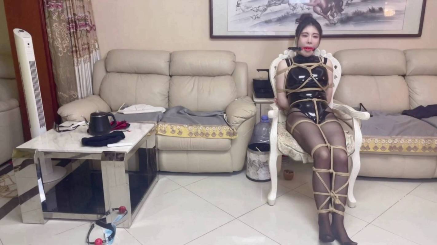 贝特绳艺捆绑之安慈高叉皮依黑咝梱梆放置口球流口水！