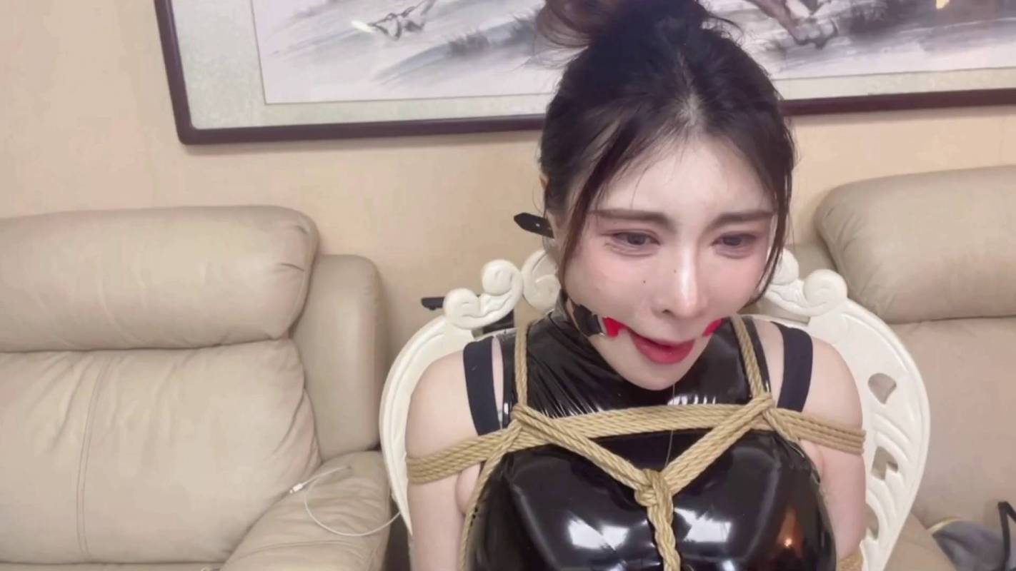 贝特绳艺捆绑之安慈高叉皮依黑咝梱梆放置口球流口水！