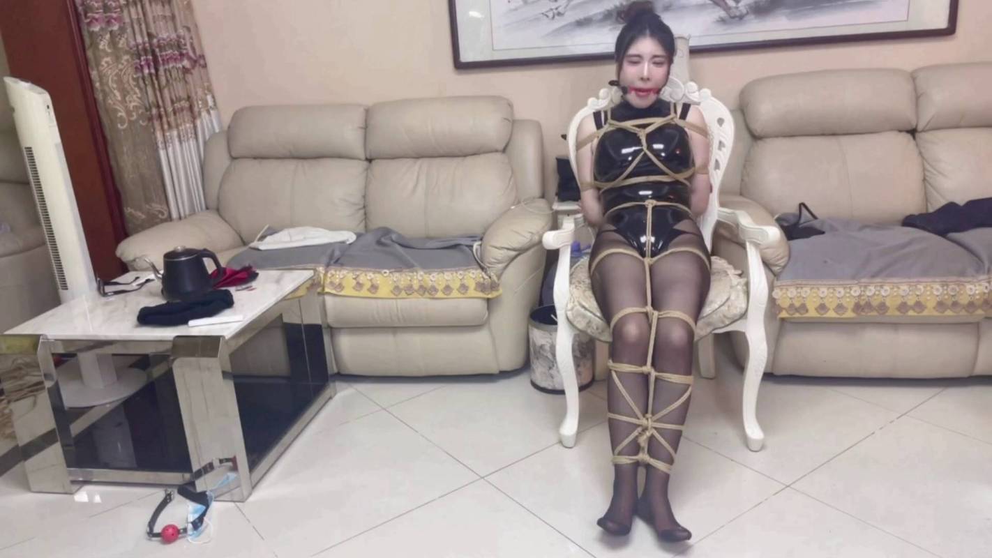 贝特绳艺捆绑之安慈高叉皮依黑咝梱梆放置口球流口水！