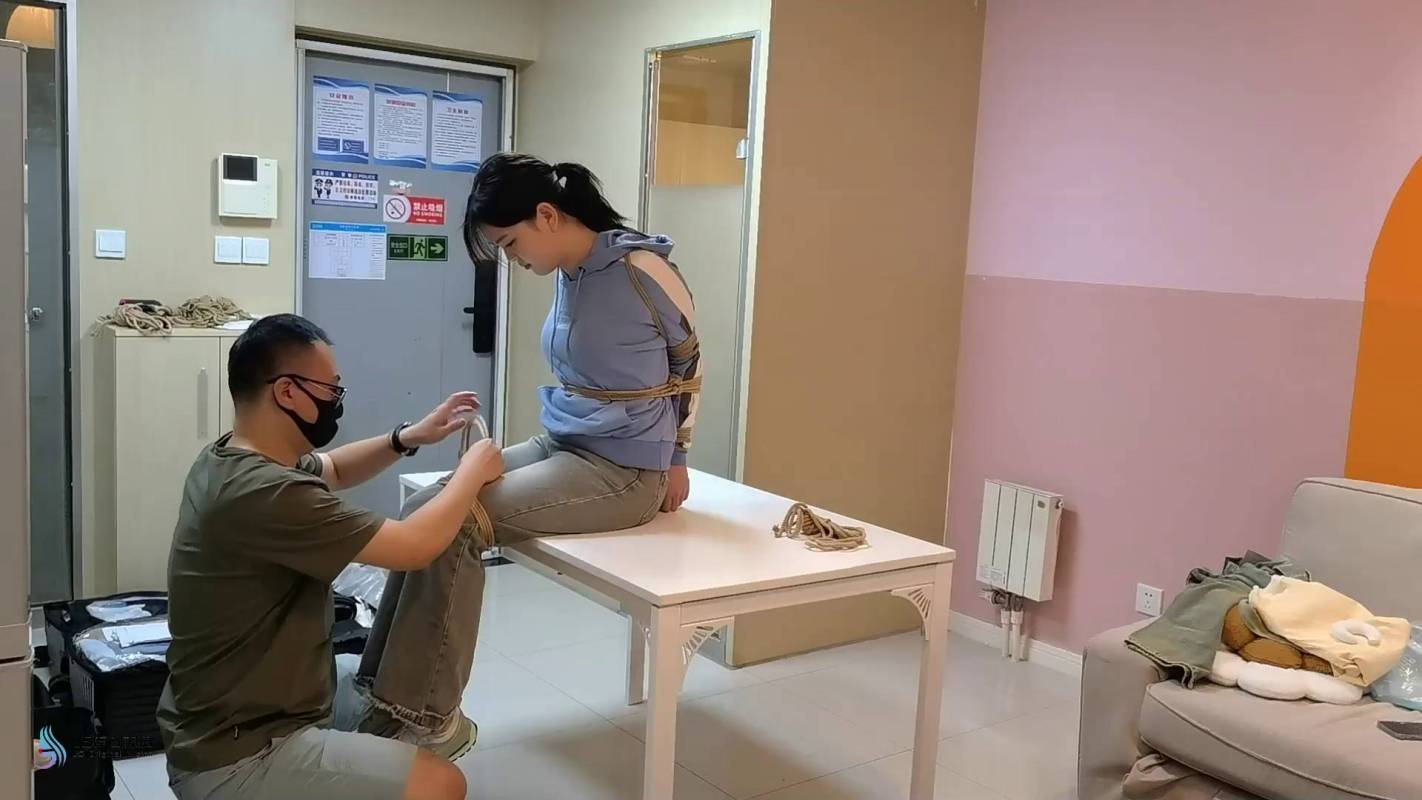 js绳艺kb新作品之梦琪超紧欧式直臂驷马梱梆口球杜觜放置！这部作品可以在线看！