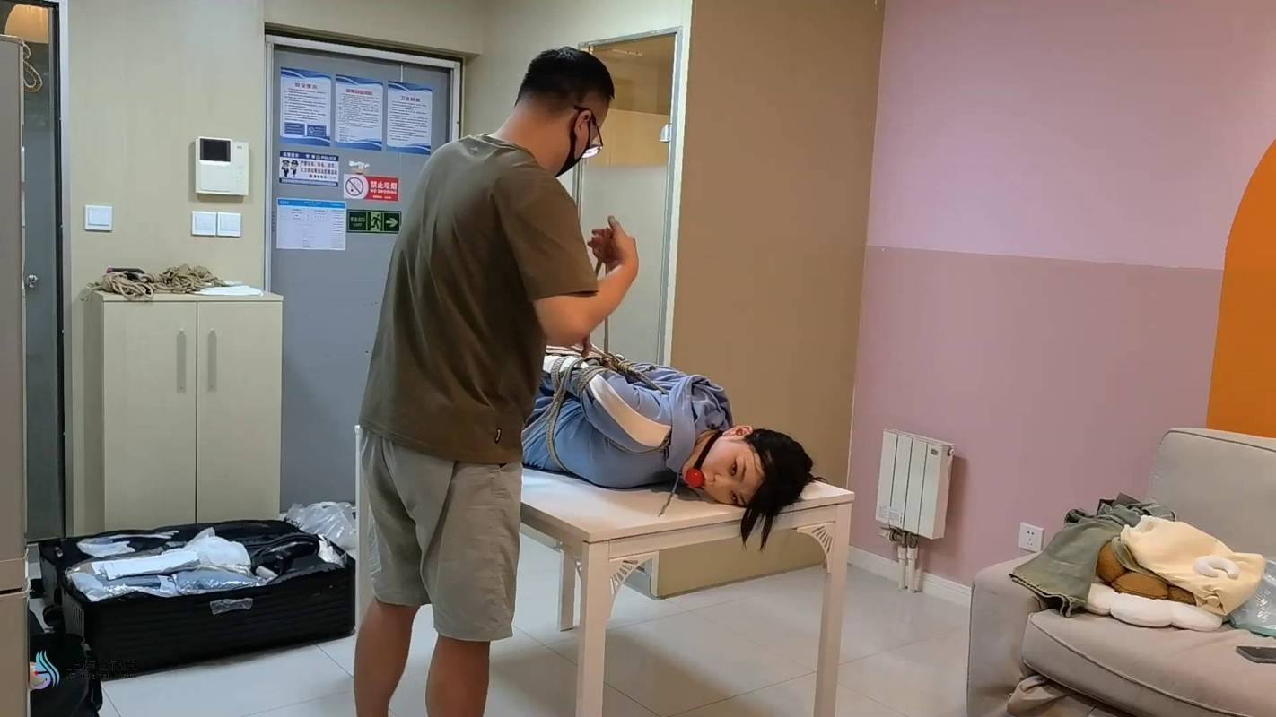 js绳艺kb新作品之梦琪超紧欧式直臂驷马梱梆口球杜觜放置！这部作品可以在线看！