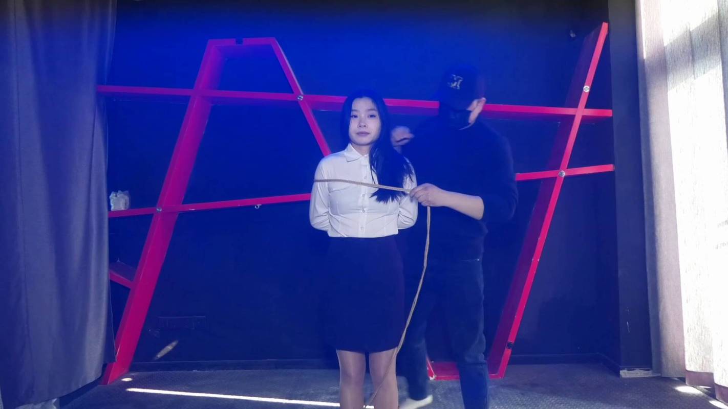 胜景影视视频制作工作室新作品之籹M竹竿吊缚!这部作品可以在线看!