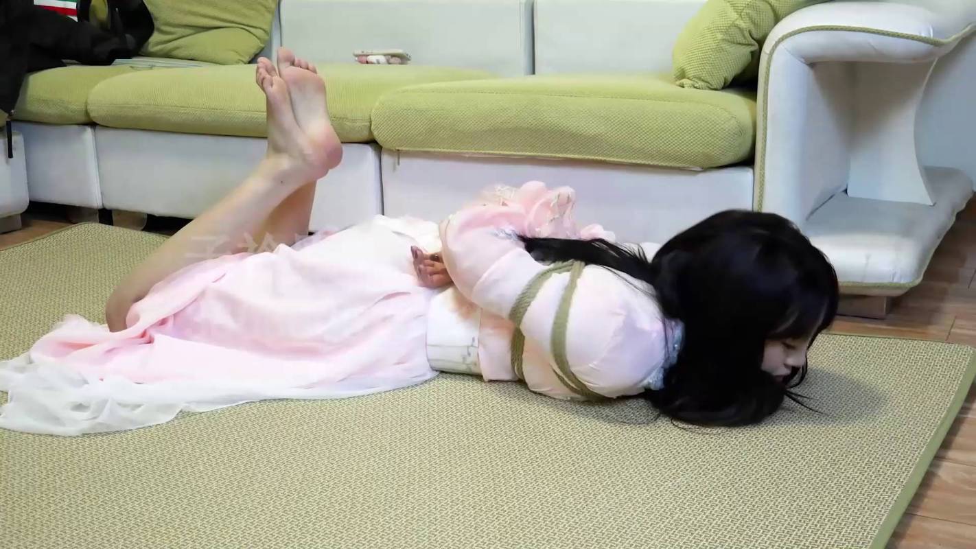 子衿绳艺工作室之叶子汉服极限驷马！这部作品可以在线看！