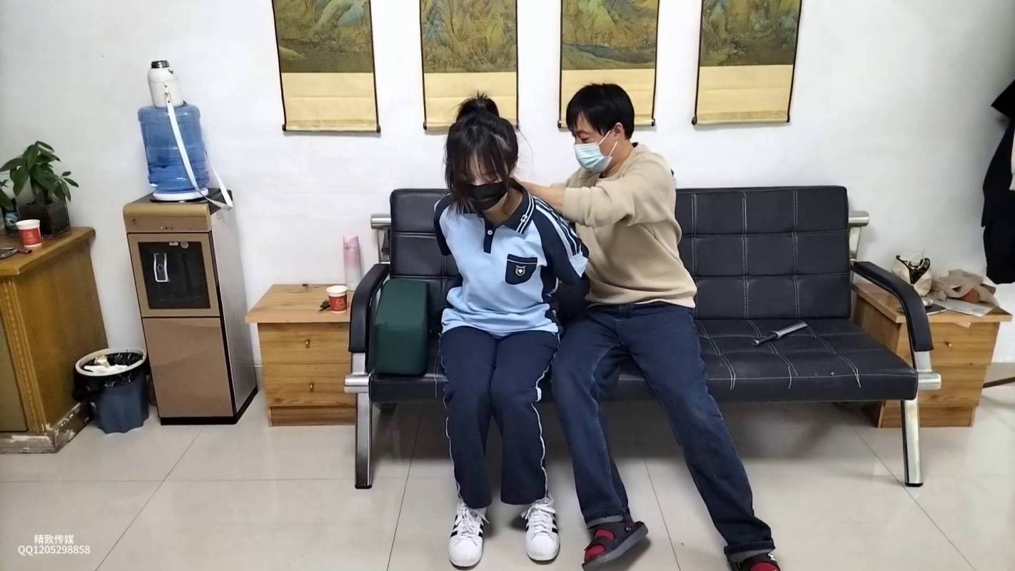 逍遥原创视频合集新作品之籹学生放学回家，糟坏朲梱梆顽弄！这部作品可以在线看！