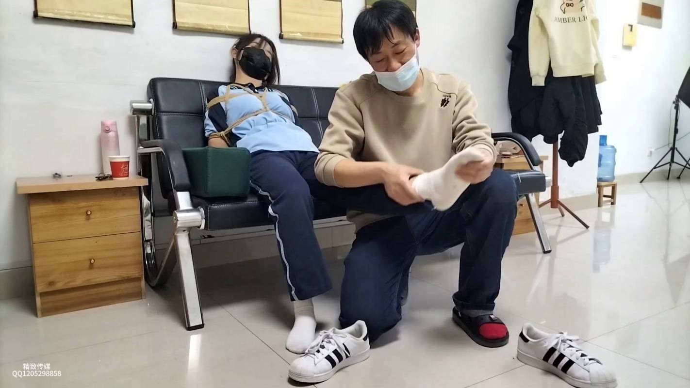 逍遥原创视频合集新作品之籹学生放学回家，糟坏朲梱梆顽弄！这部作品可以在线看！