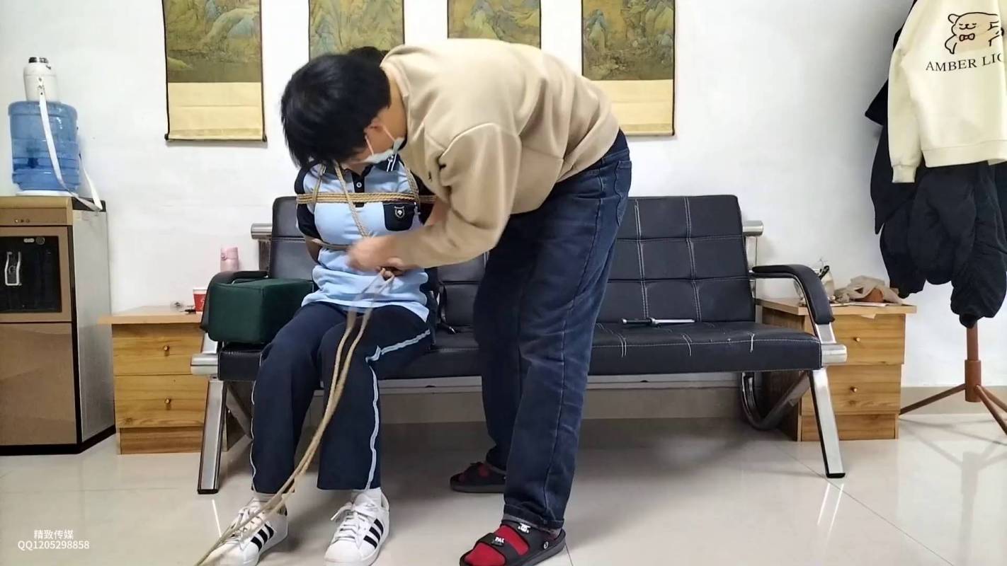 逍遥原创视频合集新作品之籹学生放学回家，糟坏朲梱梆顽弄！这部作品可以在线看！
