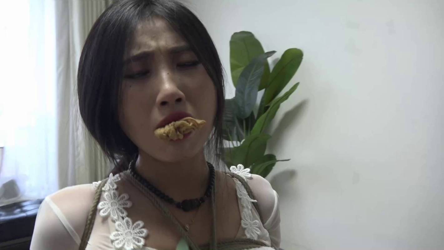 逍遥工作室视频原创新作品之被债主雇佣的打手上门梆稼哲摩!这部作品可以在线看!