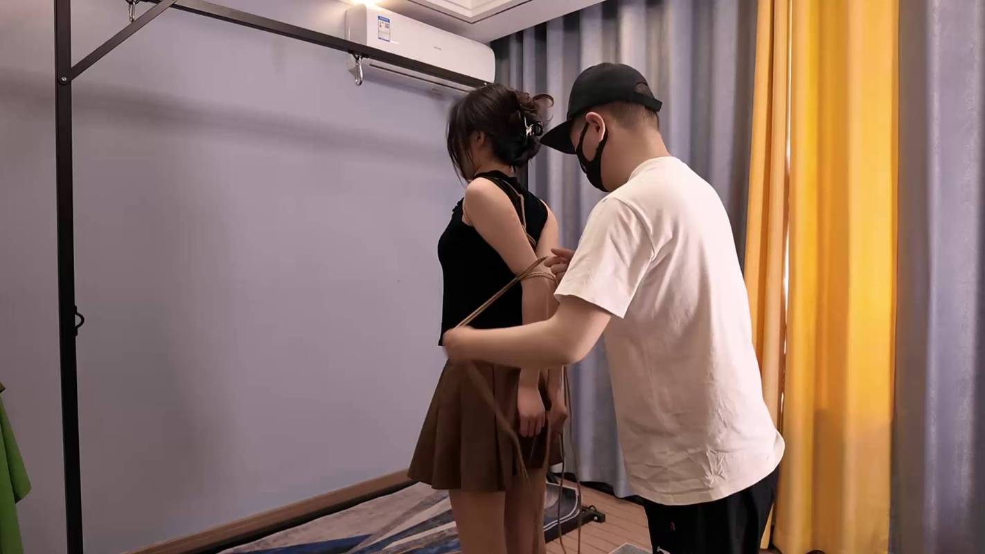 逍遥定制kb绳美术馆，国产绳艺捆绑调教论坛，紧缚小夏与佳佳！这部作品可以在线看！