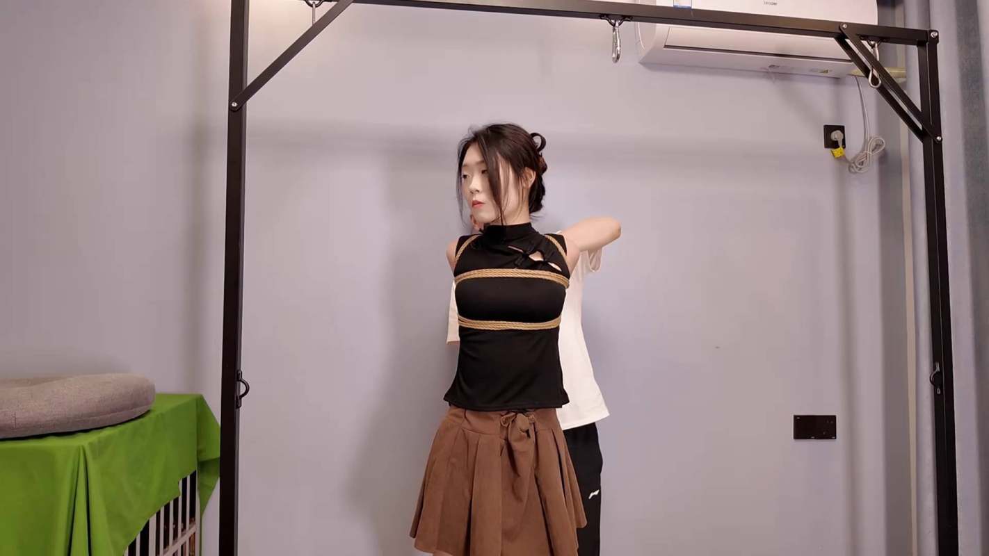 逍遥定制kb绳美术馆，国产绳艺捆绑调教论坛，紧缚小夏与佳佳！这部作品可以在线看！