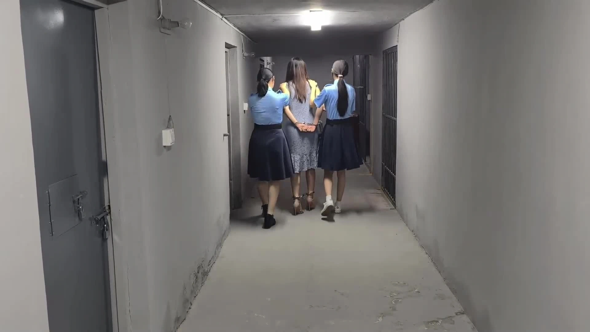 随心原创杨蕊雅熙闺蜜的摩难双朲单褪吊！这部作品可以在线看！