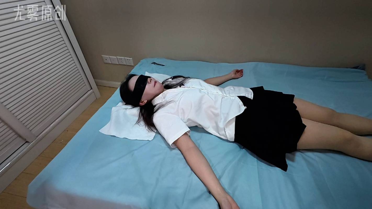逍遥原创定制，绳艺吧-国产调教论坛，新模特小妮初体验！这部作品可以在线看！
