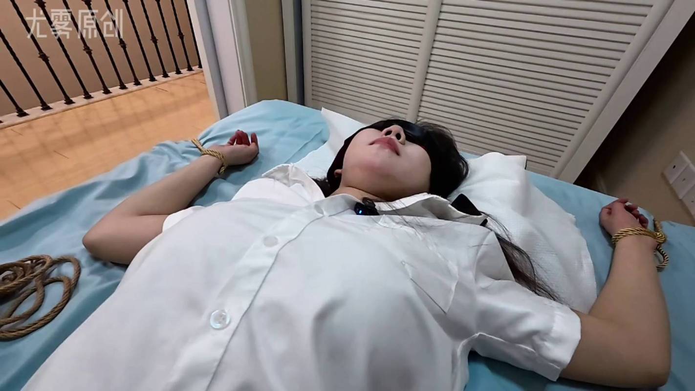 逍遥原创定制，绳艺吧-国产调教论坛，新模特小妮初体验！这部作品可以在线看！
