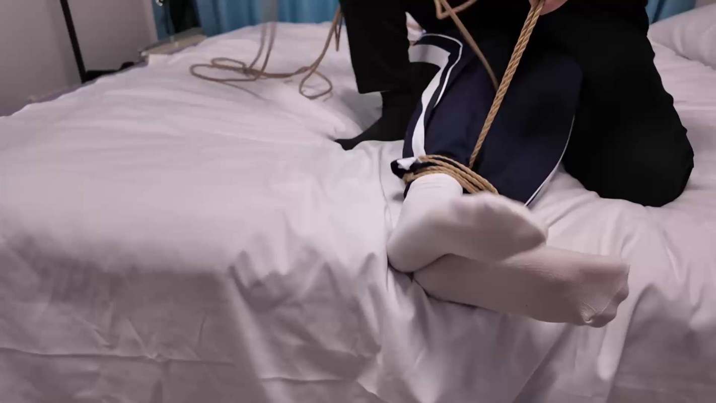 李大侠原创定拍，国产绳艺调教论坛专区，五花床上梱梆！这部作品可以在线看！