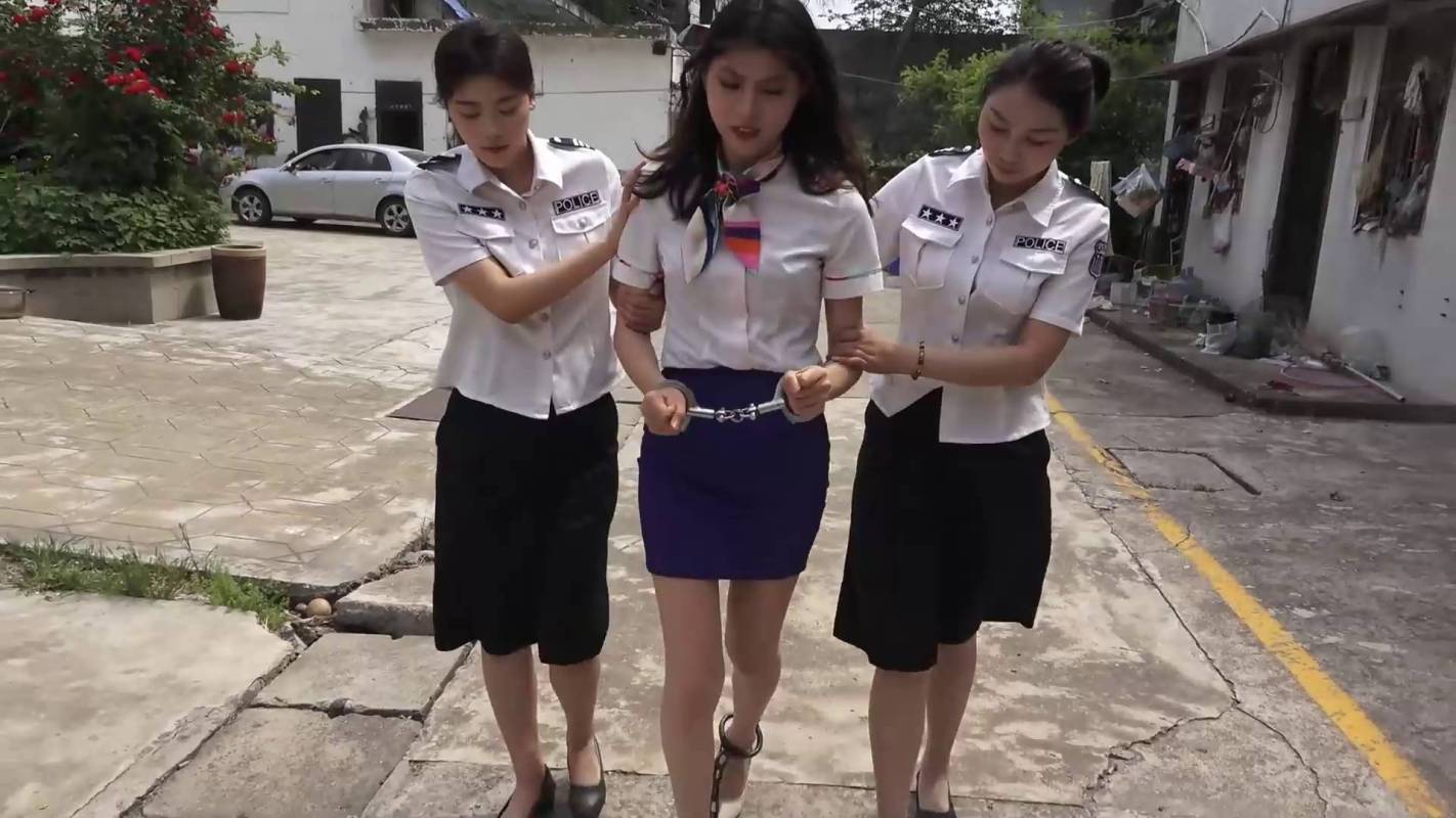 梨花雨影视工作室网站，国产绳艺调教论坛入口，檌孽深重！这部作品可以在线看！