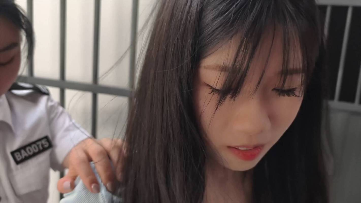 忘忧社紧缚，国产调教绳艺交流论坛，新模特菲菲被帽子jiejie单脚吊起来！这部作品可以在线看！