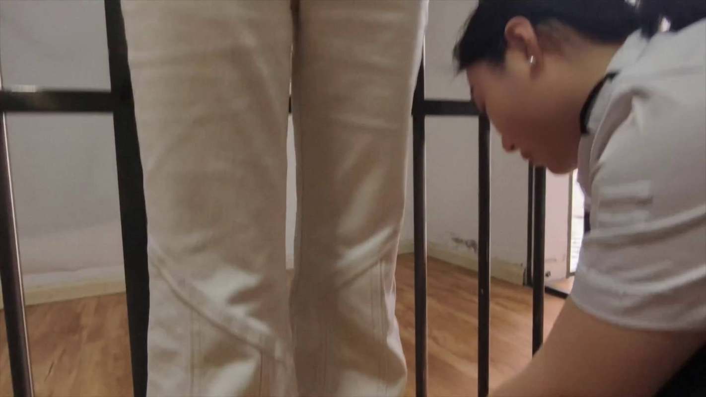 忘忧社紧缚，国产调教绳艺交流论坛，新模特菲菲被帽子jiejie单脚吊起来！这部作品可以在线看！