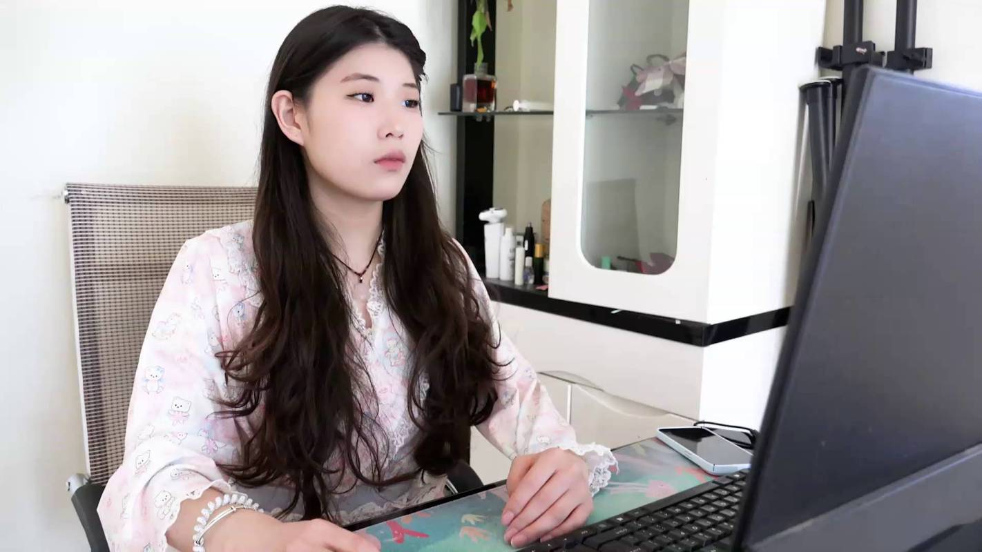 子衿原创工作室视频，中国chinese紧缚捆绑，依依裸足崴脚！这部作品可以在线看！