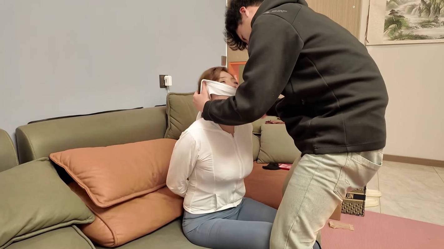 逍遥原创工作室论坛，国产绳艺捆绑调教论坛，jie弟梱梆游戏！这部作品可以在线看！