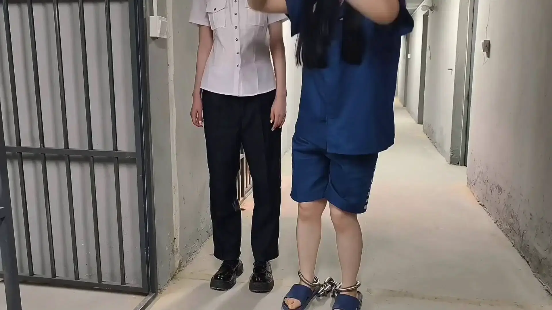 逍遥原创绳艺，吴晗出演饭du籹下集，被卧底帽子抓捕！这部作品可以在线看！