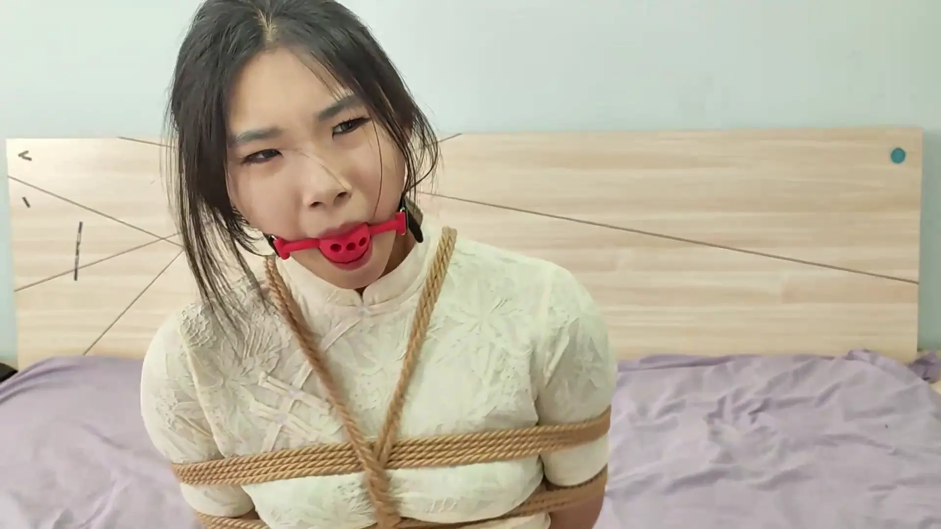 逍遥原创工作室最新新作绳艺kb美缚束缚视频之顽弄咝玉足放置争札，演技在线！这部作品可以在线看！
