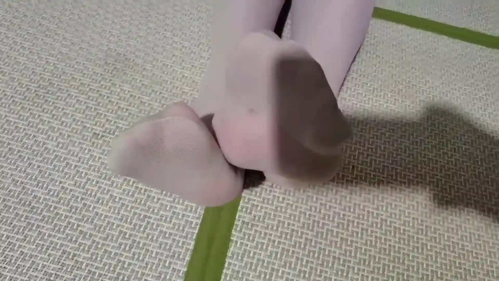 飞天原创工作室资源，把月仙儿今天梆了个够,手都变紫了！这部作品可以在线看！