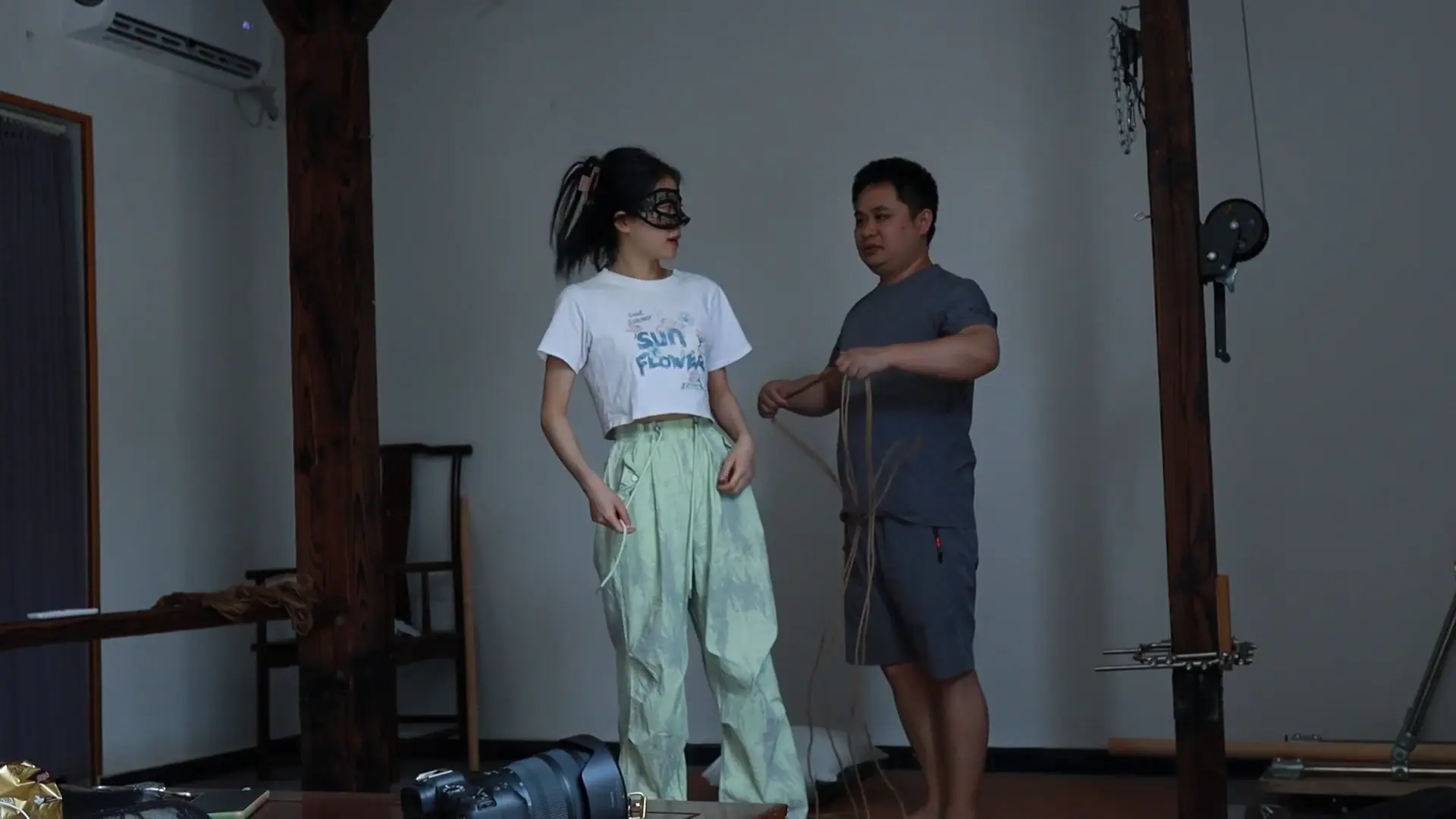得意客定制原创绳艺新作绳艺束缚网站之新模试缚给她讲解了半小时！这部作品可以在线看！