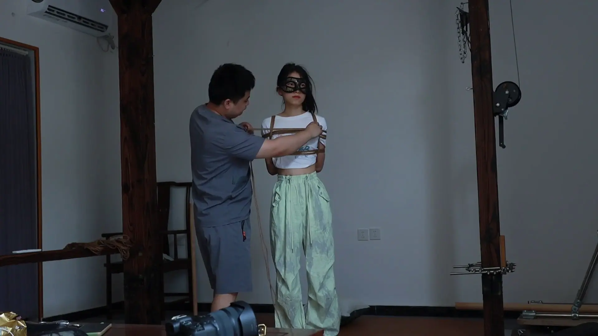 得意客定制原创绳艺新作绳艺束缚网站之新模试缚给她讲解了半小时！这部作品可以在线看！