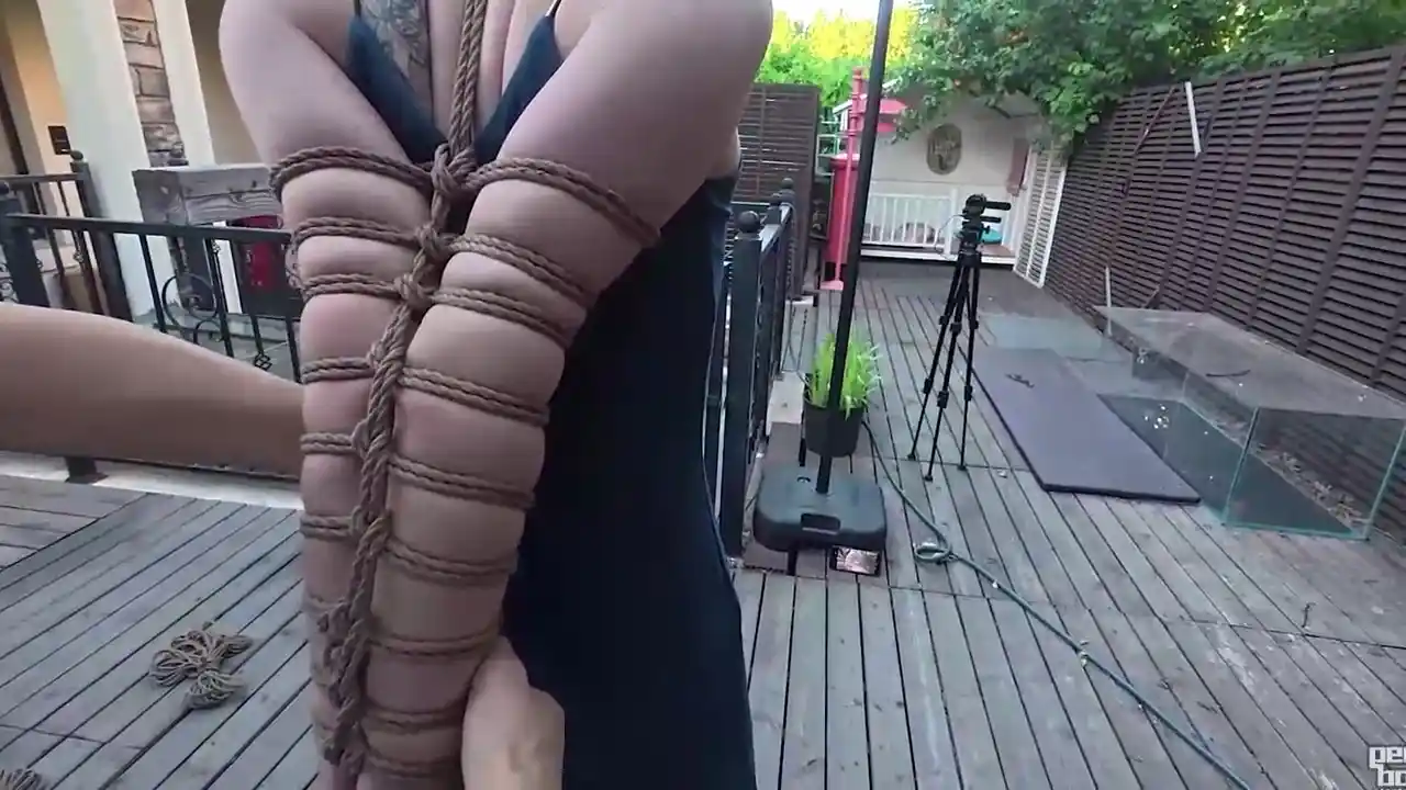 半岛束艺台优质资源区新作绳艺kb美缚束缚视频之各类直臂详解~海语！这部作品可以在线看！