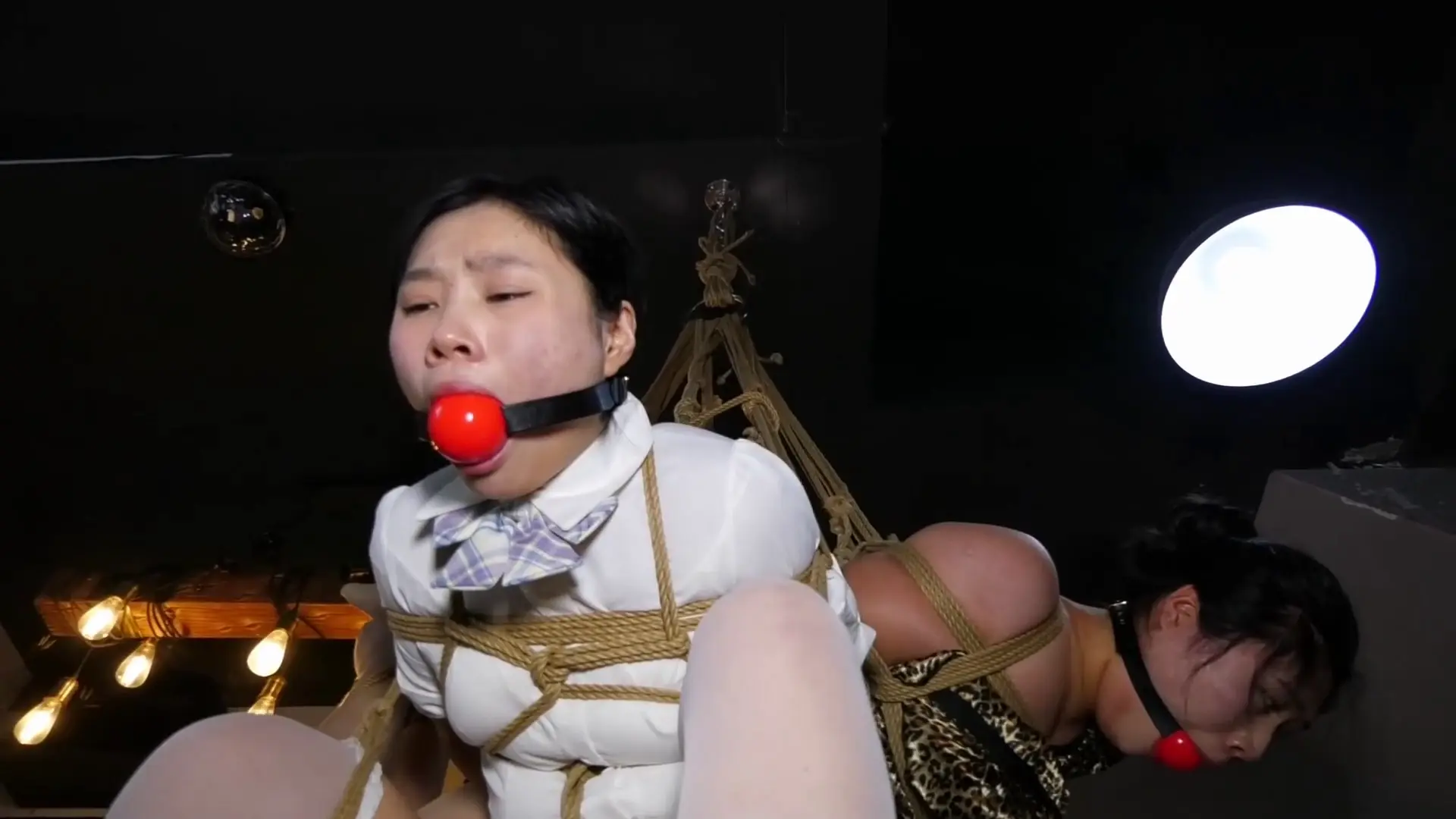 胜景影视传媒视频新作绳艺kb美缚束缚之双飞吊缚的籹M！这部作品可以在线看！