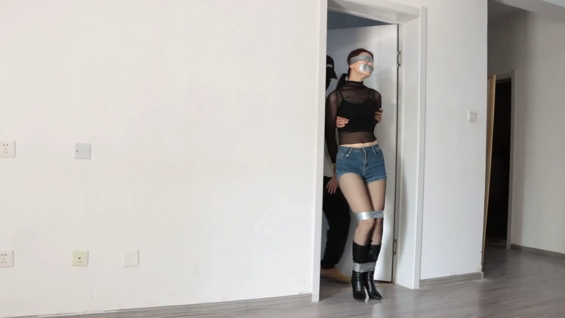 得意客定制原创绳艺新作国产sm绳艺论坛之下班后用胶带自娱自乐！这部作品可以在线看！