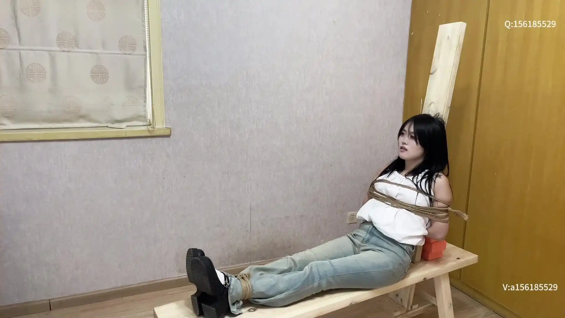 逍遥原创绳艺新作捆绑紧缚网站之逼问之下的老虎凳！这部作品可以在线看！