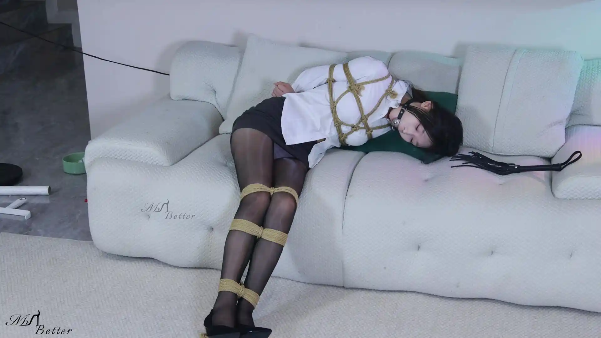 贝特绳艺工作室新作绳艺kb美缚束缚视频之带着倩倩欺负新收编的超小只萝莉青青!这部作品可以在线看!