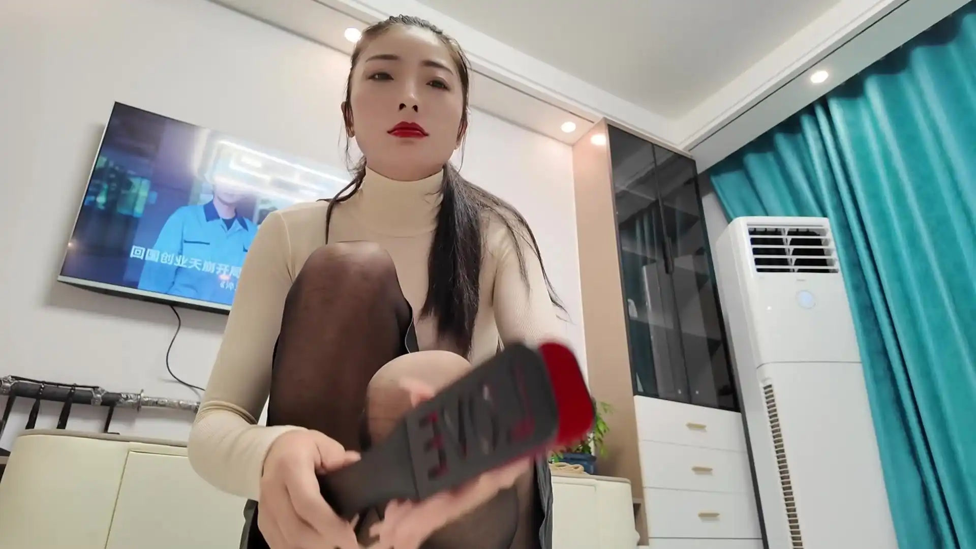 逍遥原创工作室社区新作chinese绳艺捆绑之佳佳入室饭卖下！这部作品可以在线看！